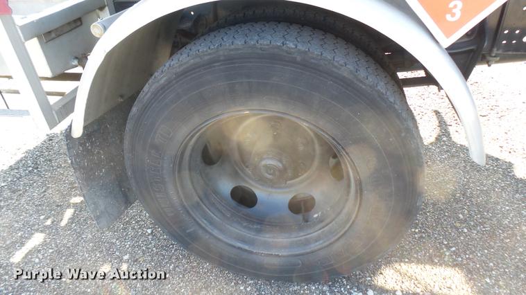 image for item DB3452 1991 Ford F600 fuel truck