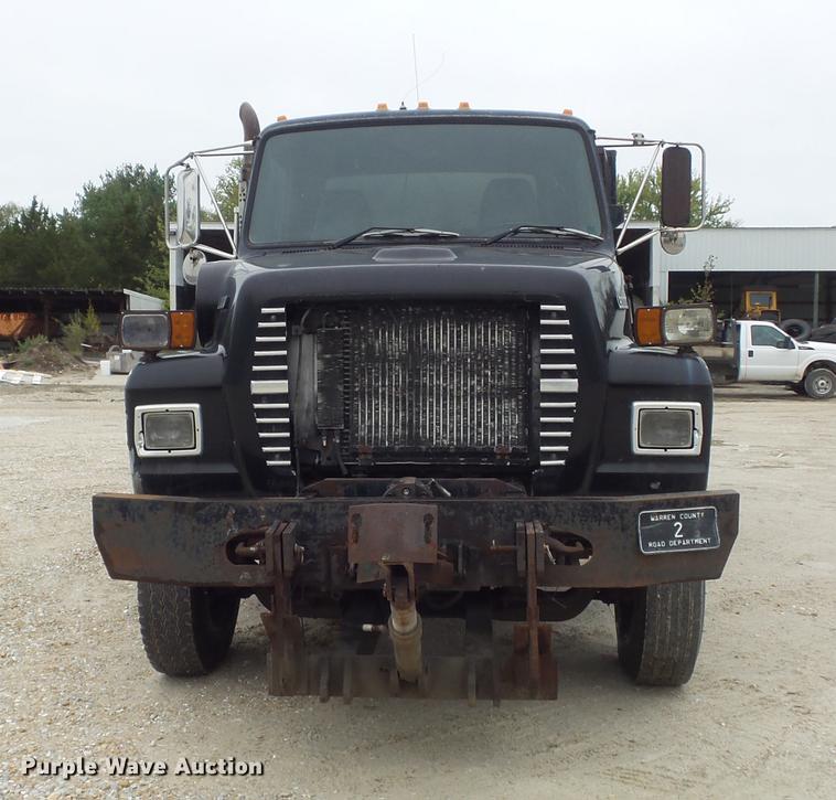 image for item DB6371 1995 Ford LNT8000 dump truck