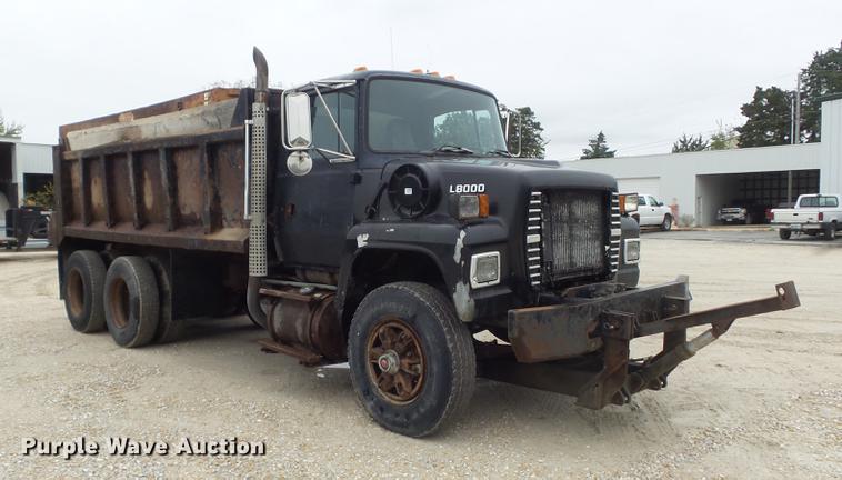 image for item DB6371 1995 Ford LNT8000 dump truck
