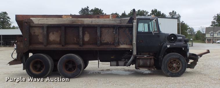 image for item DB6371 1995 Ford LNT8000 dump truck