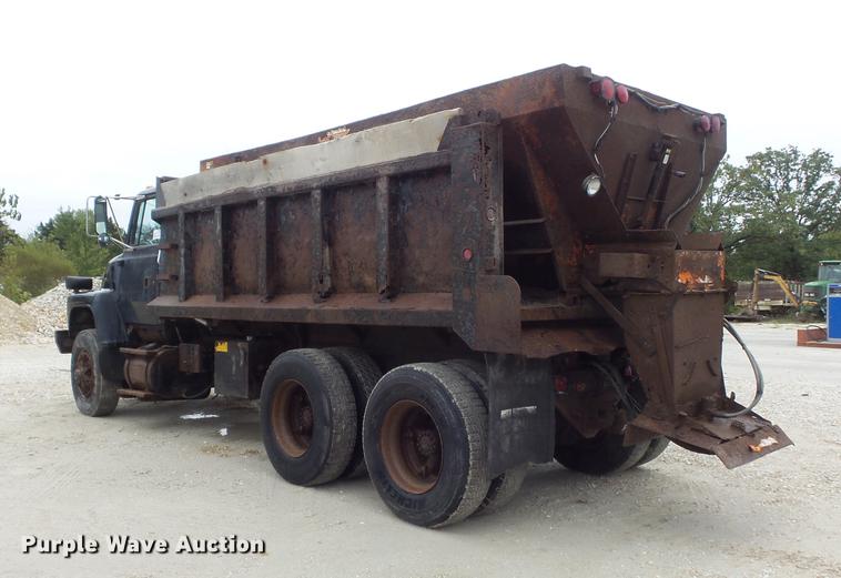 image for item DB6371 1995 Ford LNT8000 dump truck