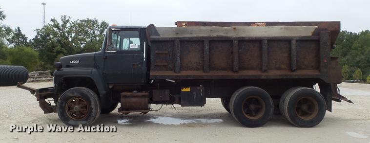 image for item DB6371 1995 Ford LNT8000 dump truck