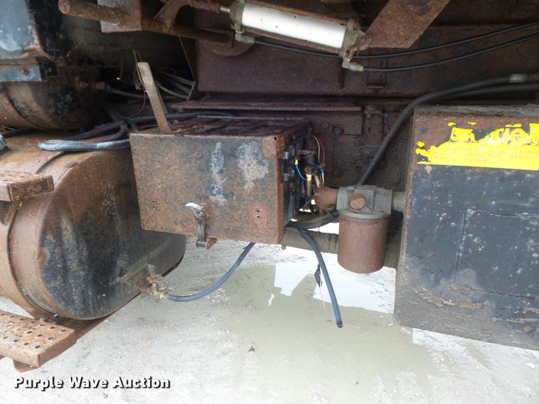 image for item DB6371 1995 Ford LNT8000 dump truck