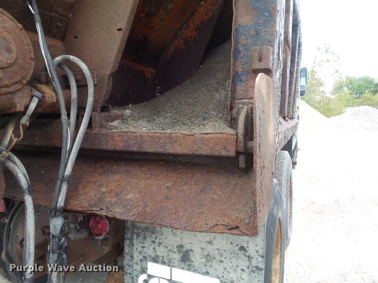 image for item DB6371 1995 Ford LNT8000 dump truck