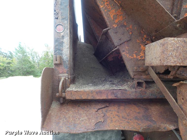 image for item DB6371 1995 Ford LNT8000 dump truck