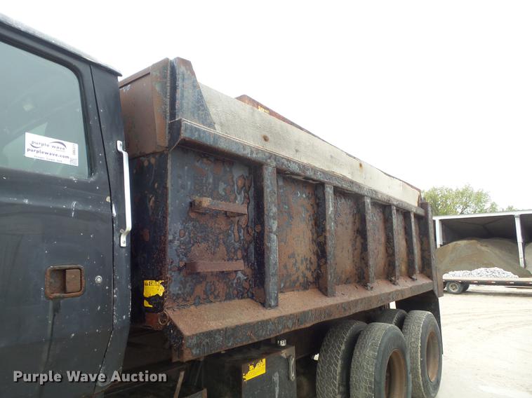 image for item DB6371 1995 Ford LNT8000 dump truck