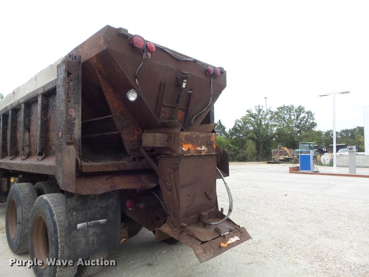 image for item DB6371 1995 Ford LNT8000 dump truck