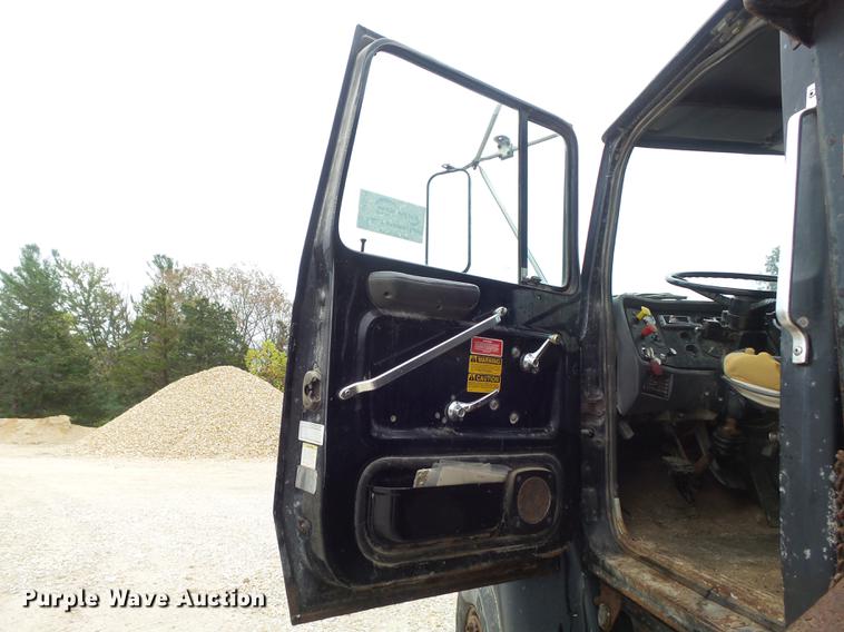 image for item DB6371 1995 Ford LNT8000 dump truck