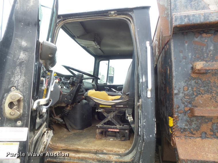 image for item DB6371 1995 Ford LNT8000 dump truck