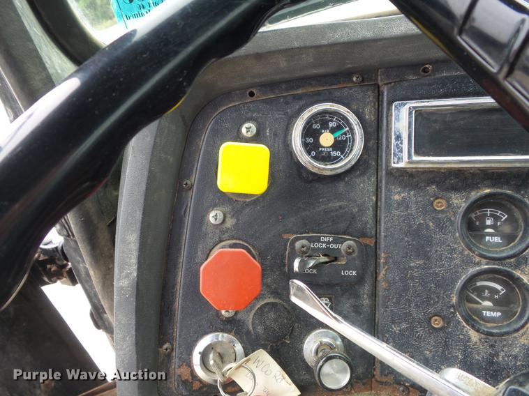 image for item DB6371 1995 Ford LNT8000 dump truck