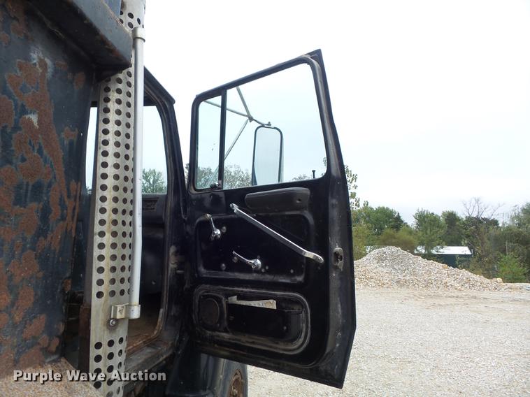 image for item DB6371 1995 Ford LNT8000 dump truck