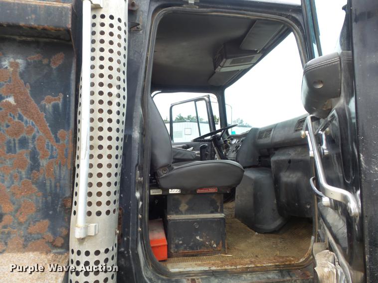 image for item DB6371 1995 Ford LNT8000 dump truck