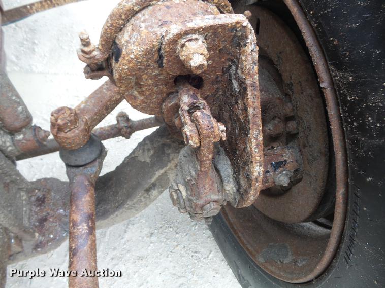 image for item DB6371 1995 Ford LNT8000 dump truck