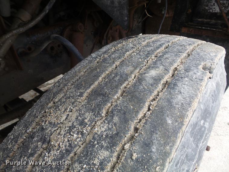 image for item DB6371 1995 Ford LNT8000 dump truck