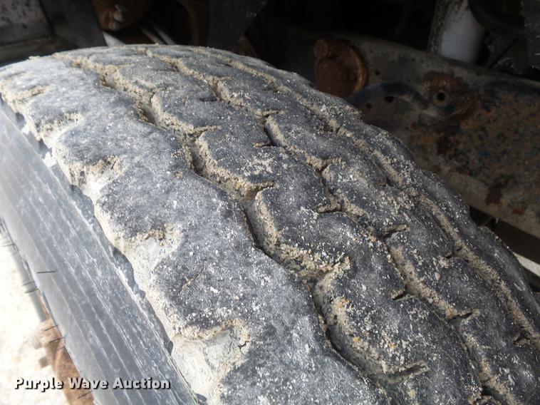 image for item DB6371 1995 Ford LNT8000 dump truck