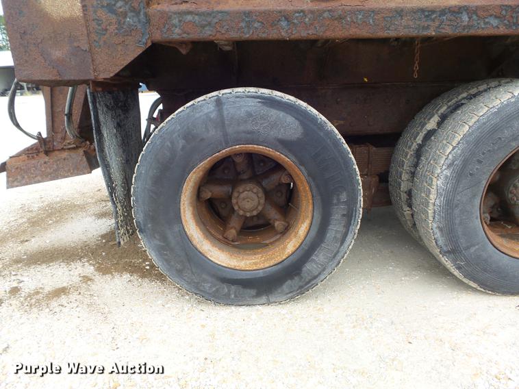 image for item DB6371 1995 Ford LNT8000 dump truck