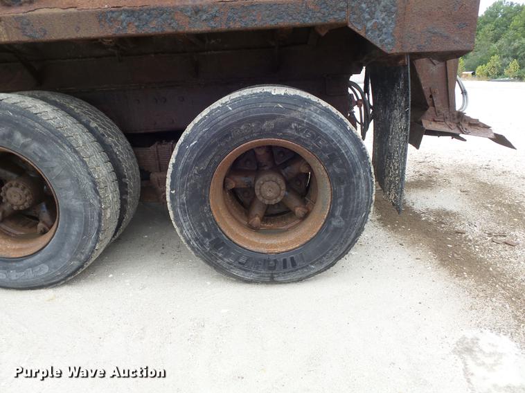 image for item DB6371 1995 Ford LNT8000 dump truck