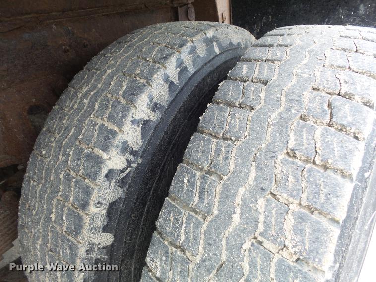 image for item DB6371 1995 Ford LNT8000 dump truck