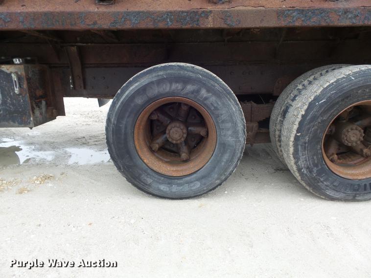 image for item DB6371 1995 Ford LNT8000 dump truck