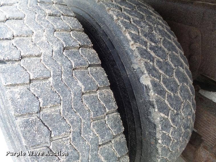 image for item DB6371 1995 Ford LNT8000 dump truck