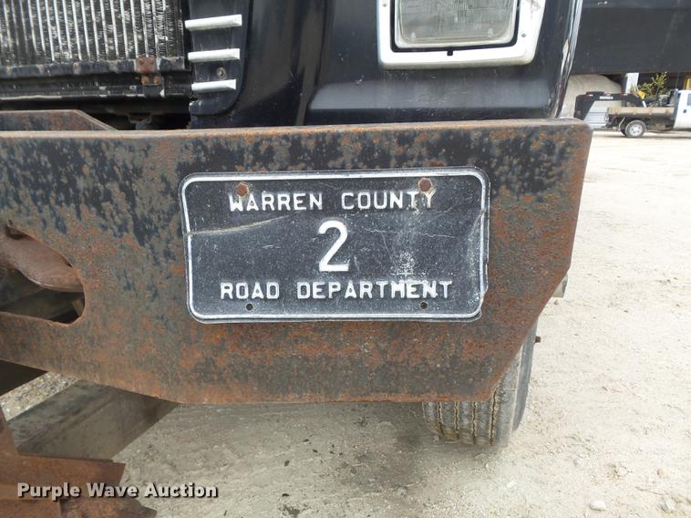 image for item DB6371 1995 Ford LNT8000 dump truck