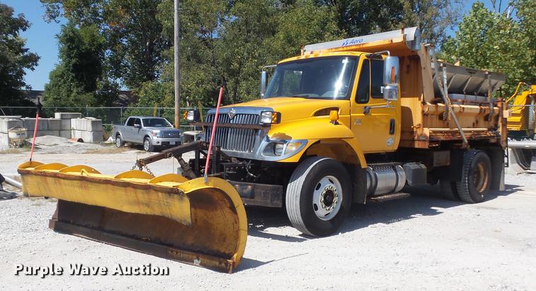 image for item DB6411 2006 International 7400 dump truck