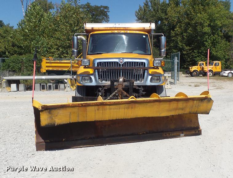 image for item DB6411 2006 International 7400 dump truck