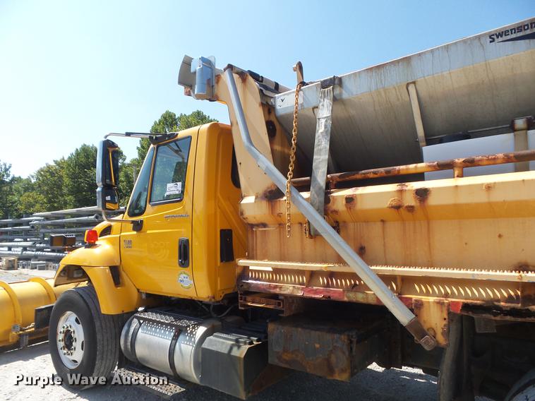 image for item DB6411 2006 International 7400 dump truck
