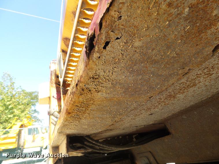 image for item DB6411 2006 International 7400 dump truck