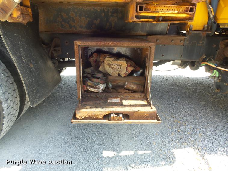 image for item DB6411 2006 International 7400 dump truck