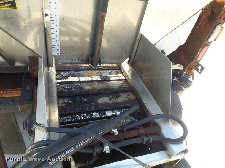 image for item DB6411 2006 International 7400 dump truck