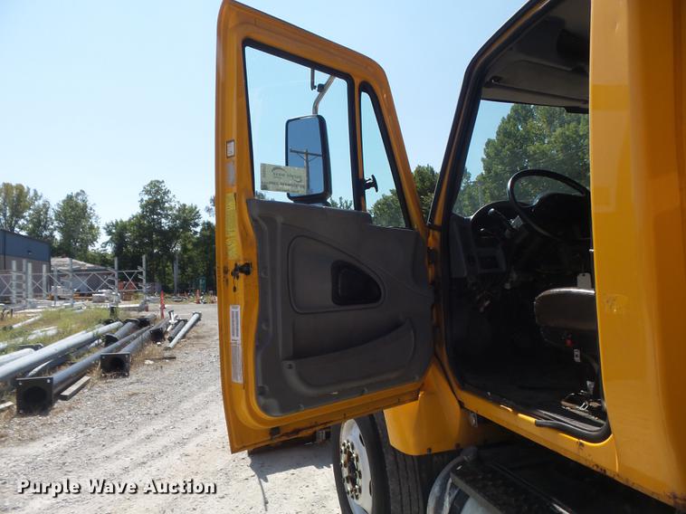 image for item DB6411 2006 International 7400 dump truck