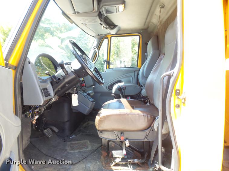 image for item DB6411 2006 International 7400 dump truck