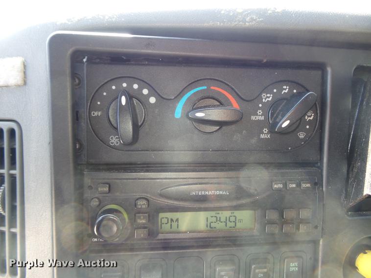 image for item DB6411 2006 International 7400 dump truck