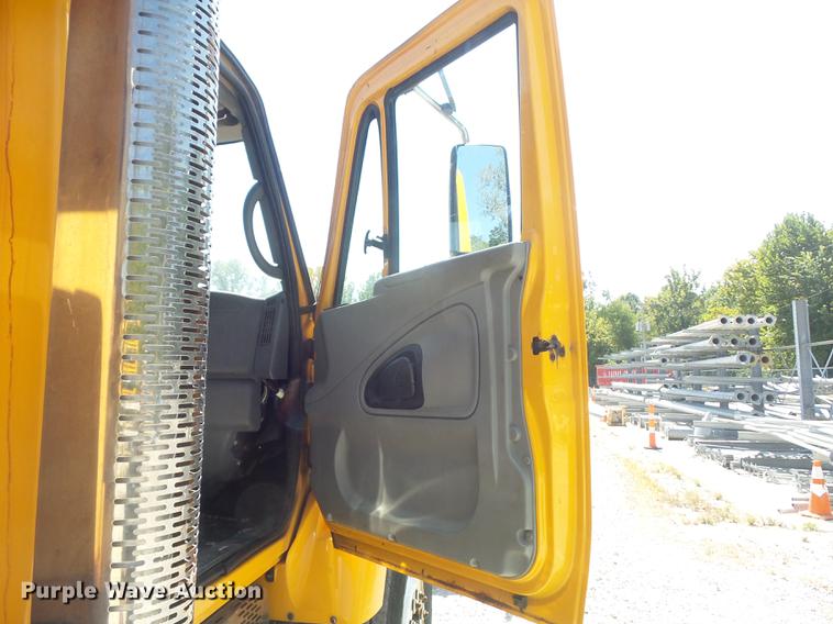 image for item DB6411 2006 International 7400 dump truck