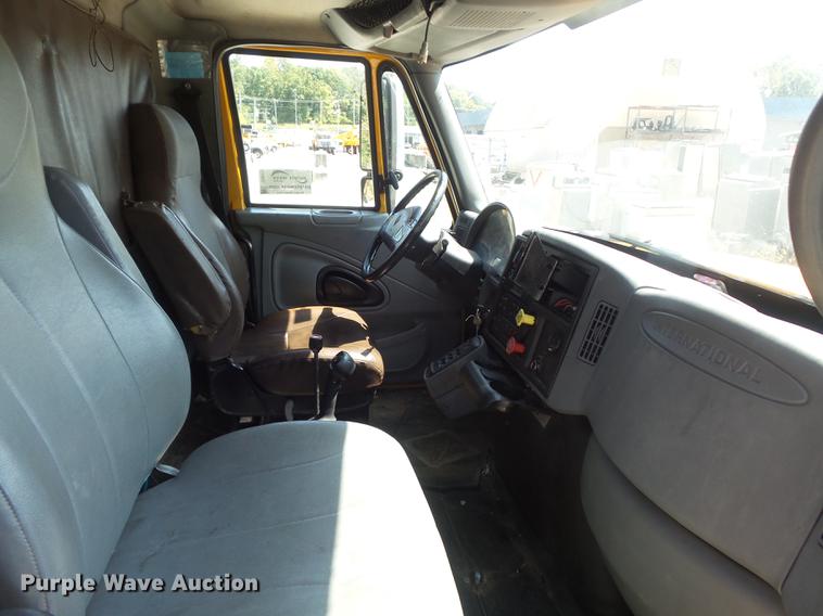 image for item DB6411 2006 International 7400 dump truck