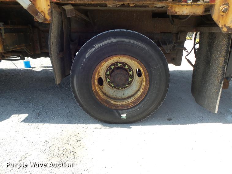 image for item DB6411 2006 International 7400 dump truck