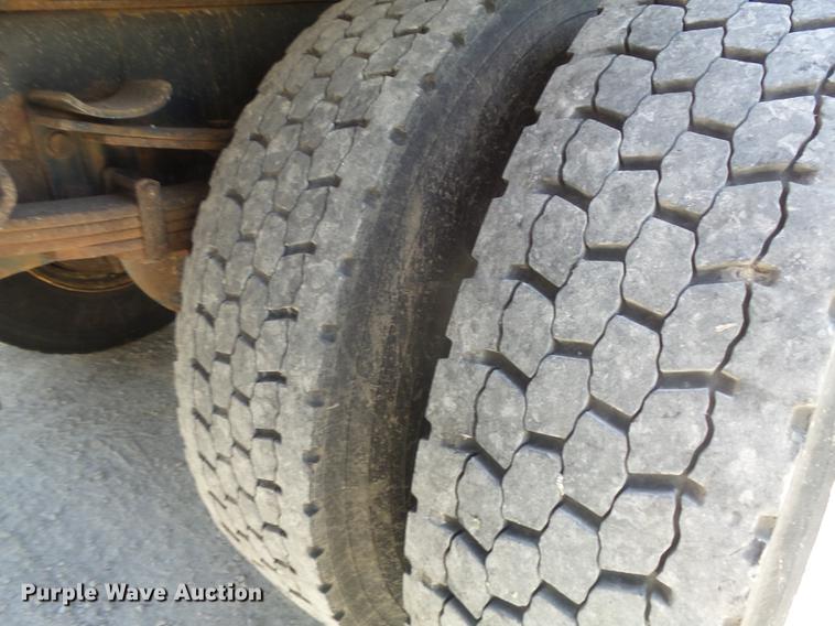 image for item DB6411 2006 International 7400 dump truck