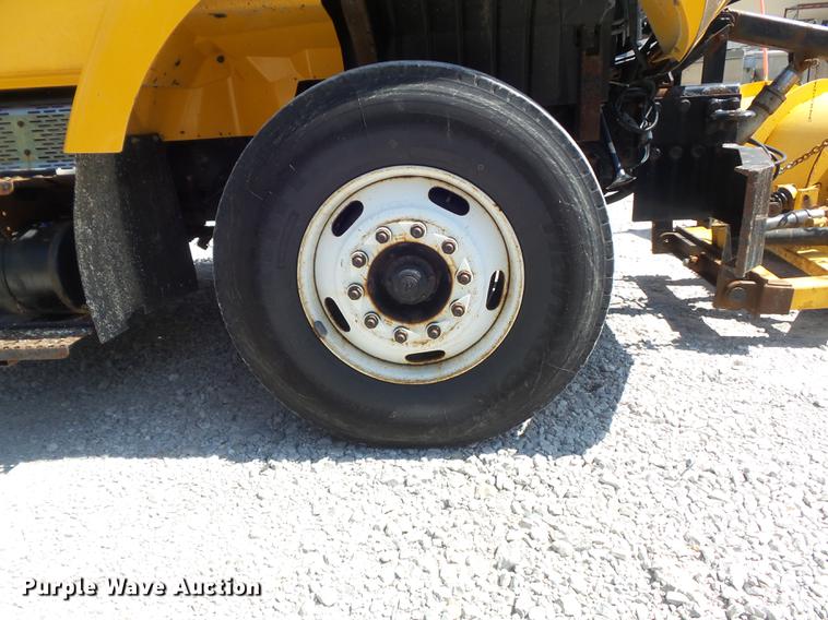 image for item DB6411 2006 International 7400 dump truck