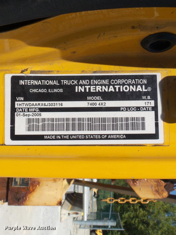 image for item DB6411 2006 International 7400 dump truck