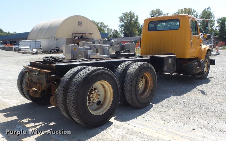 image for item DB6414 2000 International 4900 truck cab and chassis