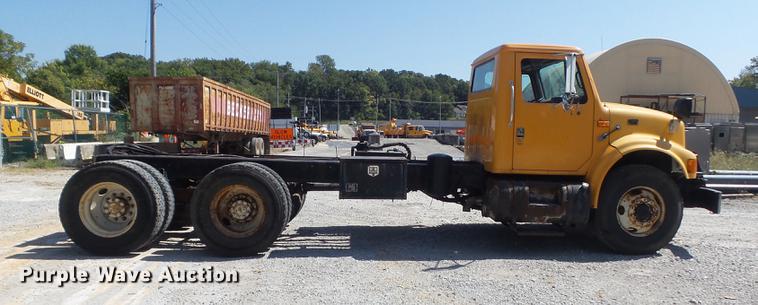 image for item DB6414 2000 International 4900 truck cab and chassis
