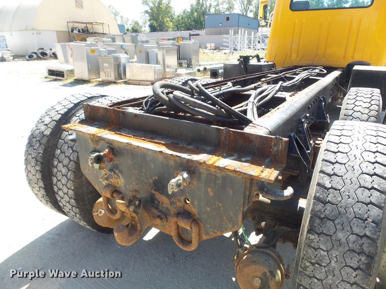 image for item DB6414 2000 International 4900 truck cab and chassis