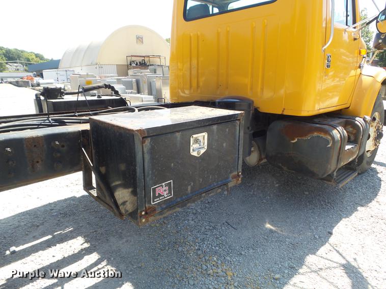 image for item DB6414 2000 International 4900 truck cab and chassis