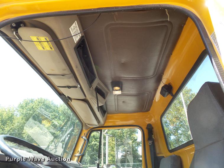 image for item DB6414 2000 International 4900 truck cab and chassis