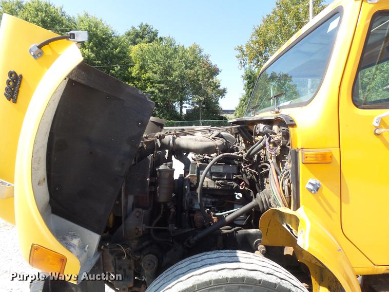 image for item DB6414 2000 International 4900 truck cab and chassis