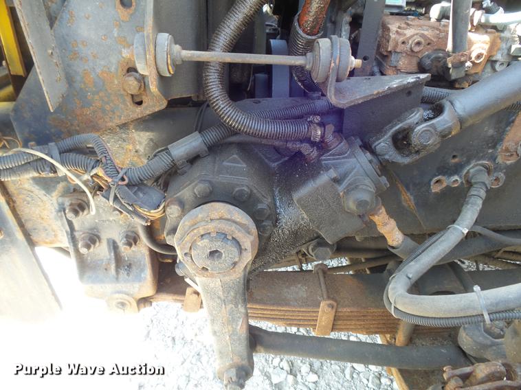 image for item DB6414 2000 International 4900 truck cab and chassis