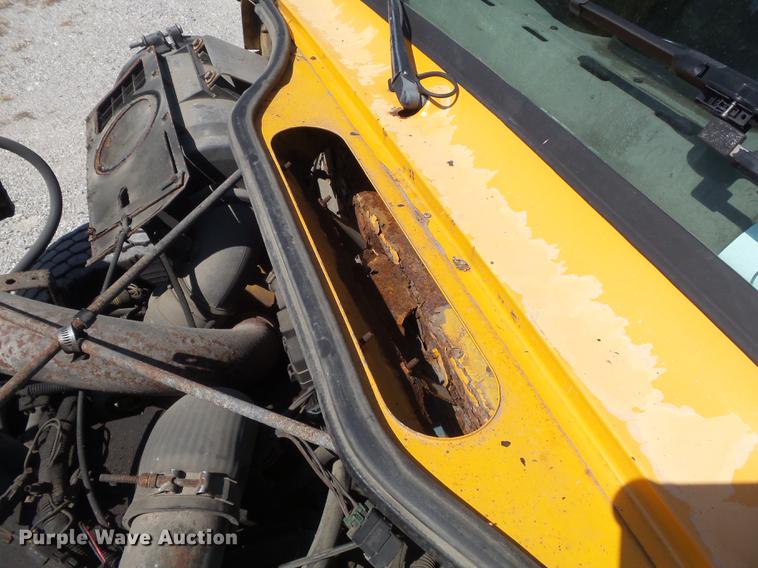 image for item DB6414 2000 International 4900 truck cab and chassis