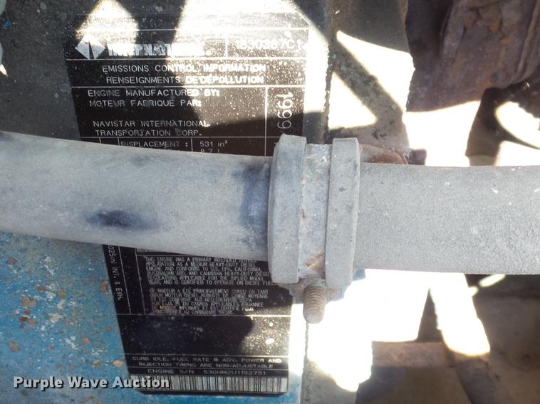 image for item DB6414 2000 International 4900 truck cab and chassis