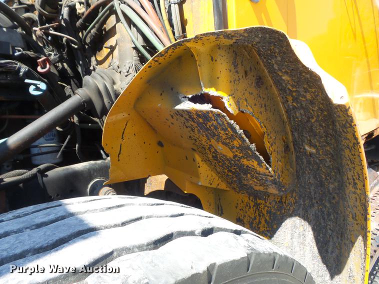 image for item DB6414 2000 International 4900 truck cab and chassis